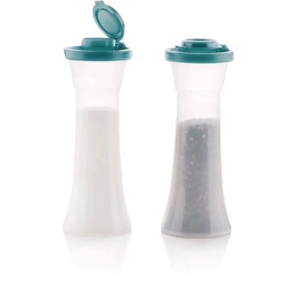 Tupperware Salt and Pepper Shakers - Picture 1 of 1